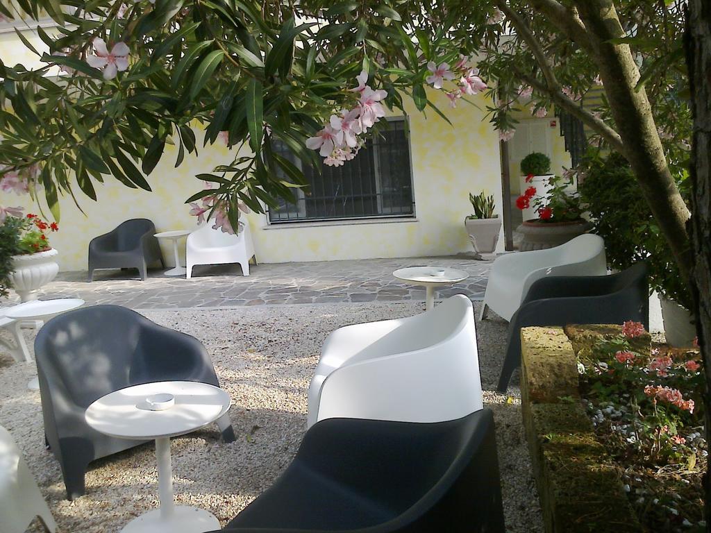 Augustus Hotel